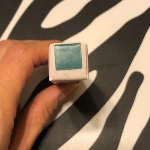 Mally eyeshadow stick, and primer, no creasing. :)